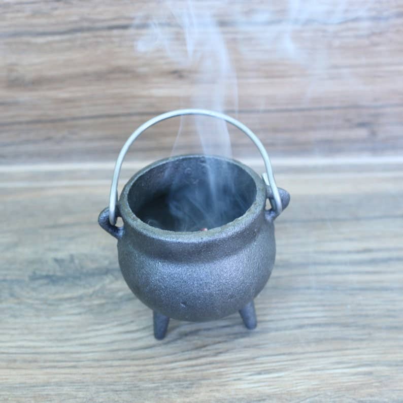 Cast Iron Cauldron w/ Lid - Mini Plain (3.5 in.)